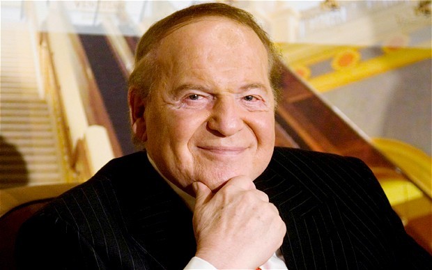 Ch&acirc;n dung tỷ ph&uacute; gi&agrave;u thứ 7 thế giới (Forbes) Sheldon Adelson.