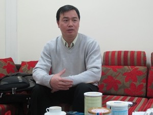 &Ocirc;ng Đặng Quang Mạnh, Gi&aacute;m đốc c&ocirc;ng ty Mạnh Cầm trả lời với Vietnam+ về sản phẩm sữa d&ecirc; Danlait (Ảnh: Đức Duy/Vietnam+)