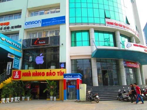 T&ograve;a nh&agrave; ho&agrave;nh tr&aacute;ng nằm nằm s&aacute;t ng&atilde; tư Ho&agrave;ng Đạo Th&uacute;y v&agrave; L&ecirc; Văn Lương.