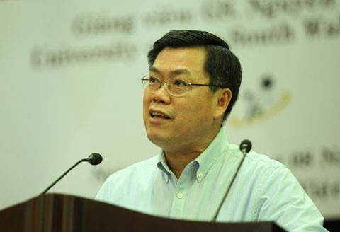 gi&aacute;o sư Nguyễn Văn Tuấn, l&agrave;m việc tại Đại học New South Wales v&agrave; l&agrave; chuy&ecirc;n gia cấp cao, trưởng nh&oacute;m nghi&ecirc;n cứu lo&atilde;ng xương v&agrave; di truyền thuộc Viện nghi&ecirc;n cứu Garvan, Australia,