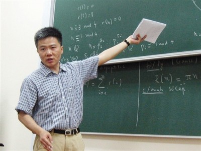 GS Ng&ocirc; Bảo Ch&acirc;u qu&ecirc; ở H&agrave; Nội. Ảnh: Tiền Phong