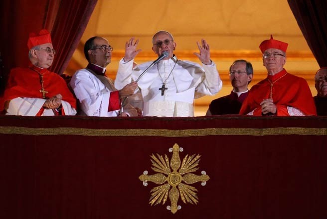T&acirc;n gi&aacute;o ho&agrave;ng Francis I ph&aacute;t biểu từ ban c&ocirc;ng Đại th&aacute;nh đường Th&aacute;nh Peter - Ảnh: Getty.