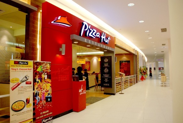 Với tiềm lực t&agrave;i ch&iacute;nh h&ugrave;ng mạnh, Pizza Hut hiện đang dẫn đầu thị trường b&aacute;nh Pizza ở Việt Nam.