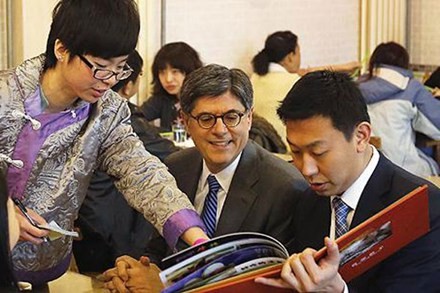 Bữa trưa giản dị của Jack Lew tại một nh&agrave; h&agrave;ng sủi cảo ở Bắc Kinh.