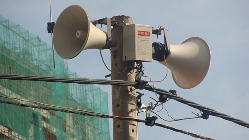 Có những nơi, loa phường phát từ 5 giờ, khi&ecirc;́n người d&acirc;n m&acirc;́t ngủ.