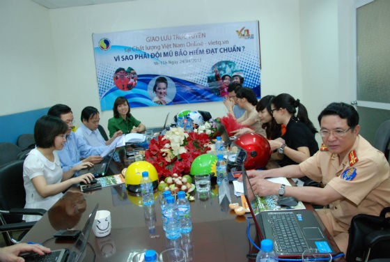To&agrave;n cảnh buổi giao lưu trực tuyến.