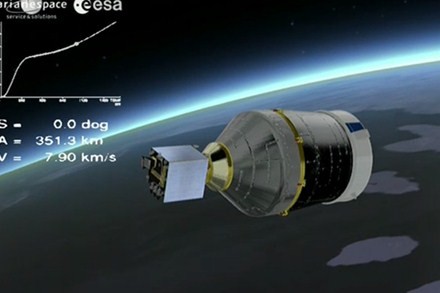 Ngo&agrave;i vệ tinh VNREDSat-1 của Việt Nam, t&ecirc;n lửa VEGA c&ograve;n mang theo một vệ tinh nhỏ kh&aacute;c mang t&ecirc;n PROBA-V do c&aacute;c Cty Bỉ sản xuất.