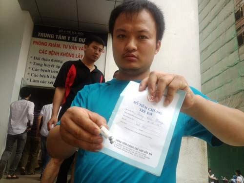 R&uacute;ng động, ăn cắp vaccin ti&ecirc;m ph&ograve;ng cho trẻ