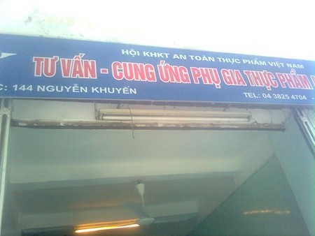 Cửa h&agrave;ng năm ở mặt tiền phố Nguyễn Khuyến