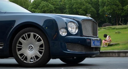 C&aacute;c d&ograve;ng xe si&ecirc;u sang như Bentley đang phải giảm gi&aacute; b&aacute;n để đối ph&oacute; với t&igrave;nh trạng ế ẩm ở Trung Quốc.