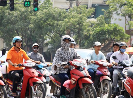 Nắng n&oacute;ng diện rộng tiếp tục duy tr&igrave; ở c&aacute;c tỉnh Trung Bộ v&agrave; Bắc Bộ, c&oacute; nơi 39 độ C 