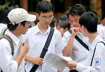 B&agrave;i to&aacute;n thi tốt nghiệp v&agrave; b&agrave;i to&aacute;n việc l&agrave;m, c&aacute;i n&agrave;o h&oacute;c b&uacute;a hơn?
