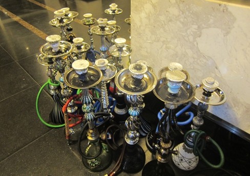 20 b&igrave;nh Shisha bị Đo&agrave;n kiểm tra ni&ecirc;m phong thu giữ. Ảnh: Nguyễn Oanh 