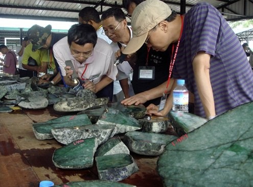 Myanmar c&oacute; rất nhiều đ&aacute; qu&yacute;, đặc biệt l&agrave; ngọc b&iacute;ch.