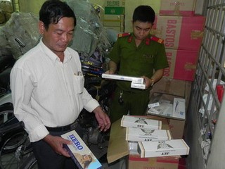 Tang vật thuốc l&aacute; ngoại nhập lậu bị Đội Cảnh s&aacute;t Sòng Bài Trực Tuyến 13Win.com C&ocirc;ng an Q.6 (TP.HCM) đưa về kho tạm giữ, xử l&yacute;