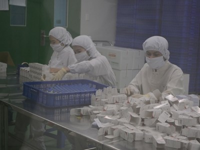 Nhiều loại thuốc trong nước có hoạt chất tương đương, giá chỉ bằng một nửa so với thuốc “lạ” cùng nguồn gốc Việt Nam. Ảnh: L.N.