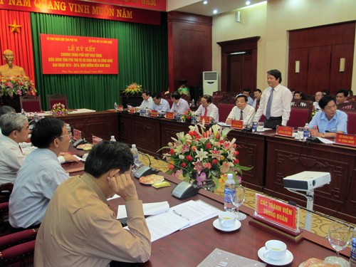 B&iacute; thư Tỉnh uỷ, Chủ tịch HĐND tỉnh Ho&agrave;ng D&acirc;n Mạc ph&aacute;t biểu tại hội nghị. 