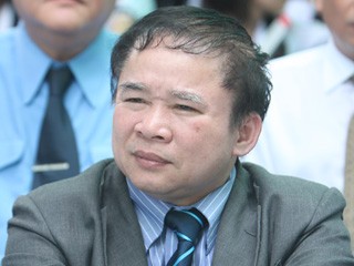 GS B&ugrave;i Văn Ga bảo vệ th&agrave;nh c&ocirc;ng tiến sĩ khoa học ở Ph&aacute;p. Ảnh: Đ&agrave;o Ngọc Thạch.