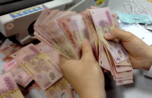 <em>Mức lương kh&aacute;c nhau cho một vị tr&iacute; ở c&aacute;c nh&agrave; băng kh&aacute;c nhau đang khiến cho nhiều người l&agrave;m trong ng&agrave;nh ng&acirc;n h&agrave;ng đem ra so s&aacute;nh v&agrave; thất vọng. Ảnh: Lan Anh.</em>