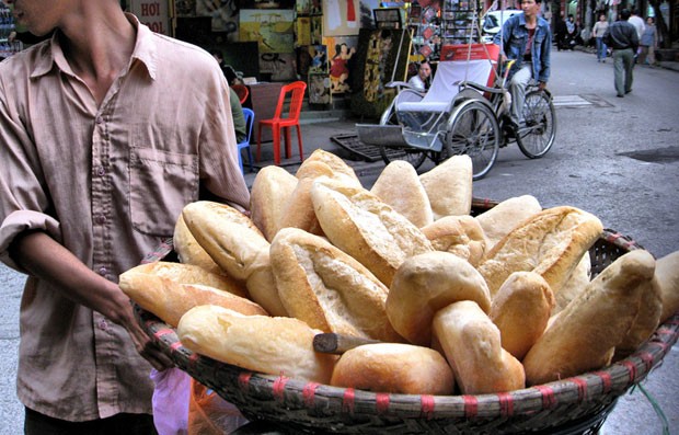 B&aacute;nh m&igrave; từ l&acirc;u l&agrave; m&oacute;n ăn b&igrave;nh d&acirc;n quen thuộc với nhiều người. Ảnh: Minh Tr&iacute;