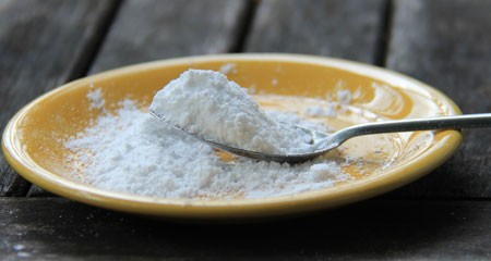 Phụ gia l&agrave;m b&aacute;nh m&igrave; chứa nhiều chất như: emulsifiers, oxidant, enzyme, flour, gluten... Ảnh: Thu V&acirc;n