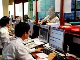 D&ugrave;ng th&ocirc;ng tin nội bộ để giao dịch chứng kho&aacute;n sẽ bị xử l&yacute; h&igrave;nh sự. Ảnh minh họa