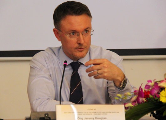&Ocirc;ng Jeremey Douglas