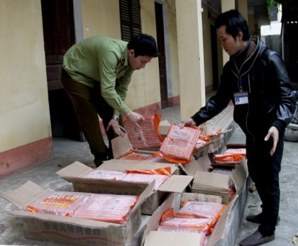 L&ocirc; h&agrave;ng x&uacute;c x&iacute;ch nhập lậu từ Trung Quốc bị bắt giữ. (Ảnh: B&aacute;o L&agrave;o Cai)