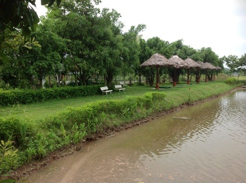 Dự &aacute;n của C&ocirc;ng ty FLC Travel l&agrave;m ảnh hưởng tới 4 con mương cấp v&agrave; ti&ecirc;u nước cho c&aacute;nh đồng người d&acirc;n