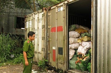 Container xương thối vừa ph&aacute;t hiện tại phường T&acirc;n B&igrave;nh (thị x&atilde; Dĩ An).