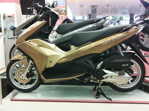 Honda AirBlade 125 Phoenix Edition đ&atilde; xuất hiện ở một số Head tại H&agrave; Nội. Ảnh: Đức Huy.