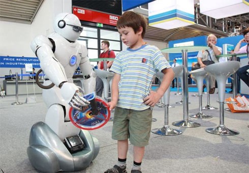 &Yacute; tưởng l&agrave;m c&aacute;c robot xuất ph&aacute;t từ cuộc thi Robocon h&agrave;ng năm.