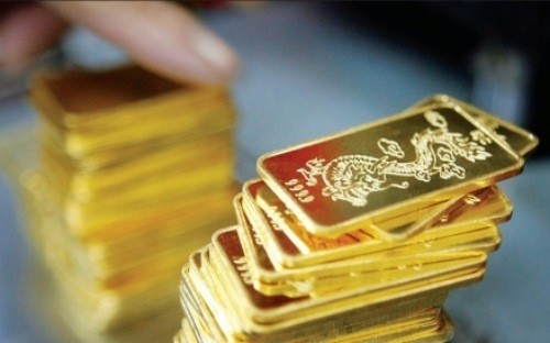 Khoảng một th&aacute;ng qua, thay đổi của gi&aacute; v&agrave;ng trong nước chỉ xoay quanh 1%, trong khi gi&aacute; thế giới sau khi tăng khoảng 6% lại giảm gần 4% với khả năng tạo s&oacute;ng đ&aacute;ng kể.