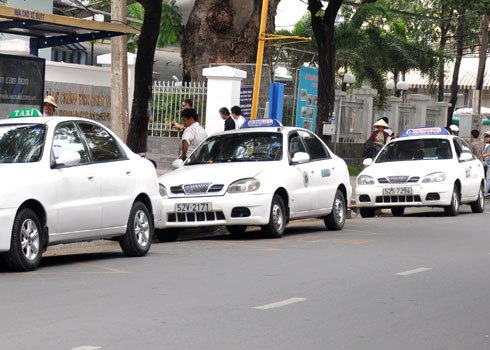 Dịch vụ taxi đắt kh&aacute;ch ng&agrave;y cuối nghỉ tết