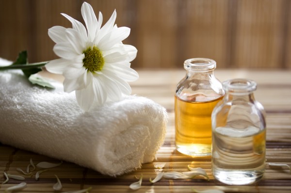 C&aacute;c loại tinh dầu, thảo dược d&ugrave;ng để massage cần đảm bảo chất lượng (ảnh minh họa)