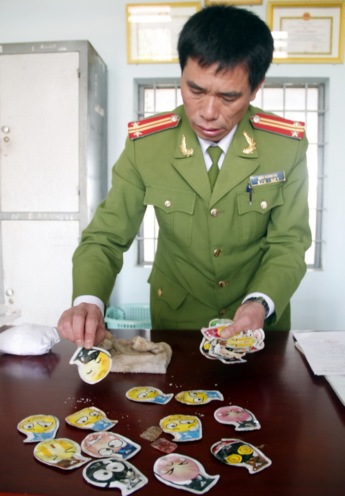 Đồ chơi Trung Quốc ph&aacute;t nổ, học sinh phải nhập viện