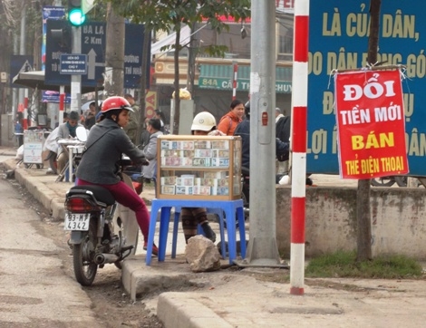 Đổi tiền lẻ v&agrave;o m&ugrave;a