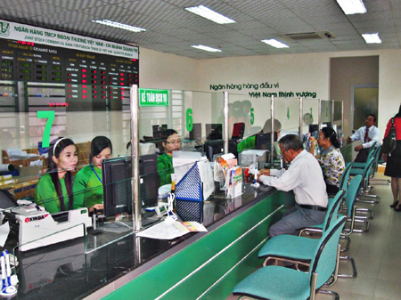 Người d&acirc;n n&ecirc;n gửi tiết kiệm