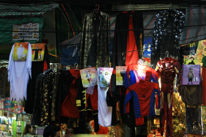  Trang phục Halloween truyền thống theo mô hình nhân vật siêu nhiên như những con quái vật, ma quỷ, bộ xương, phù thủy, siêu nhân và ma quỷ cũng được các bạn trẻ lựa chọn khá nhiều. 