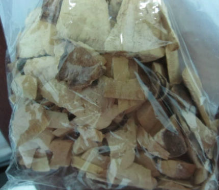 Da phồng rộp v&igrave; rượu ng&acirc;m thảo dược