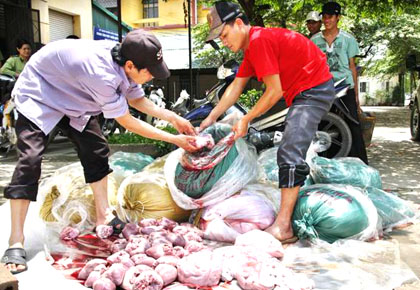 Nội tạng động vật được vận chuyển, mua b&aacute;n trong điều kiện kh&ocirc;ng được đảm bảo