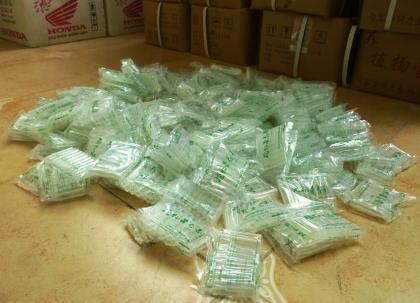 Ph&aacute;t hiện nhiều độc tố cấm d&ugrave;ng trong l&ocirc; 80.000 ống thuốc k&iacute;ch phọt bị bắt giữ.
