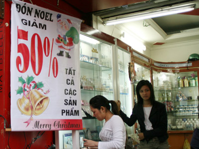 Kh&ocirc;ng chỉ h&agrave;ng thời trang, c&aacute;c cửa h&agrave;ng kinh doanh 13Win21 con - Tri ân hội viên mỗi tháng 2000 tỷ cũng đua nhau giảm gi&aacute; s&acirc;u