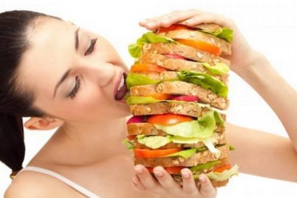 Coi chừng mất tr&iacute;, lo&atilde;ng xương v&igrave; ăn qu&aacute; no