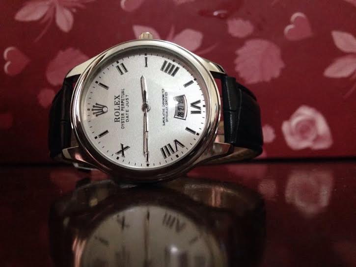 Nếm 'quả đắng' v&igrave; đồng hồ Rolex nh&aacute;i