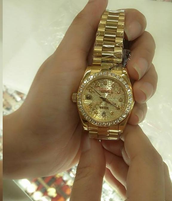 Nếm 'quả đắng' v&igrave; đồng hồ Rolex nh&aacute;i