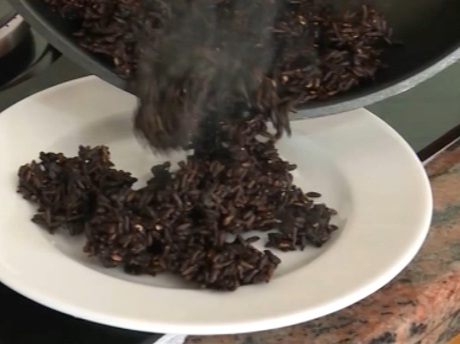mẫu gạo trên không chứa nhựa hay cao su. Mẫu trên là gạo, có thành phần chính là Glucid, protein, không hề chứa nhựa hay cao su. mẫu gạo trên không chứa nhựa hay cao su. Mẫu trên là gạo, có thành phần chính là Glucid, protein, không hề chứa nhựa hay cao su.
