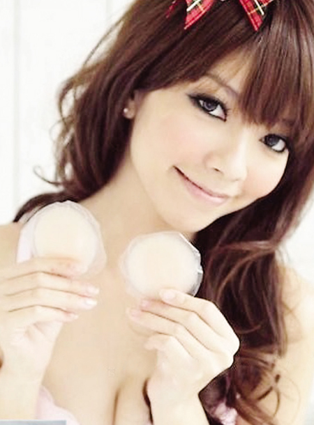  Mầm bệnh từ miếng d&aacute;n ngực