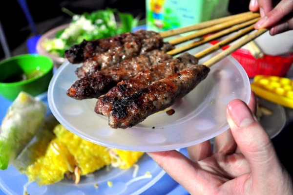 Sự thật bất ngờ về nguy&ecirc;n liệu chế biến nem lụi