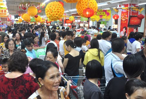 Cảnh gi&aacute;c ngộ độc kh&iacute; ở si&ecirc;u thị tầng hầm dịp lễ